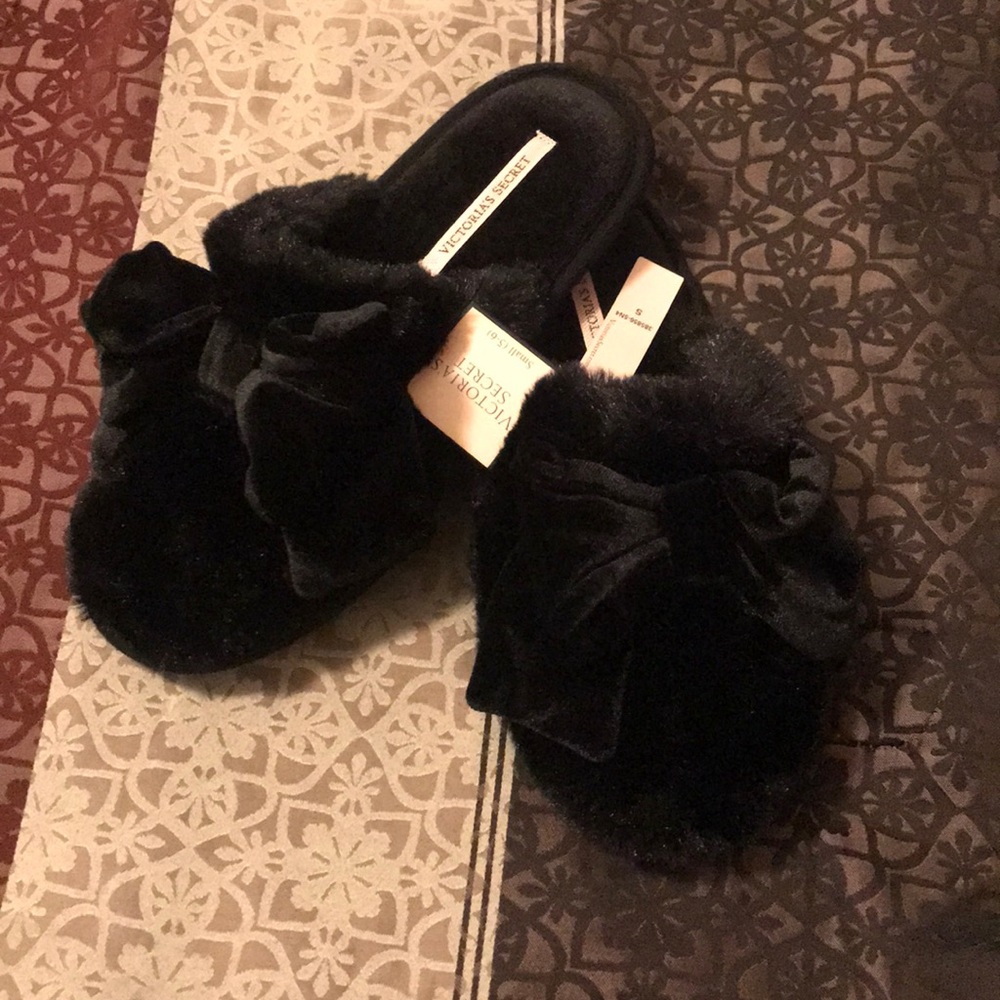 Victoria’s secret slippers💖